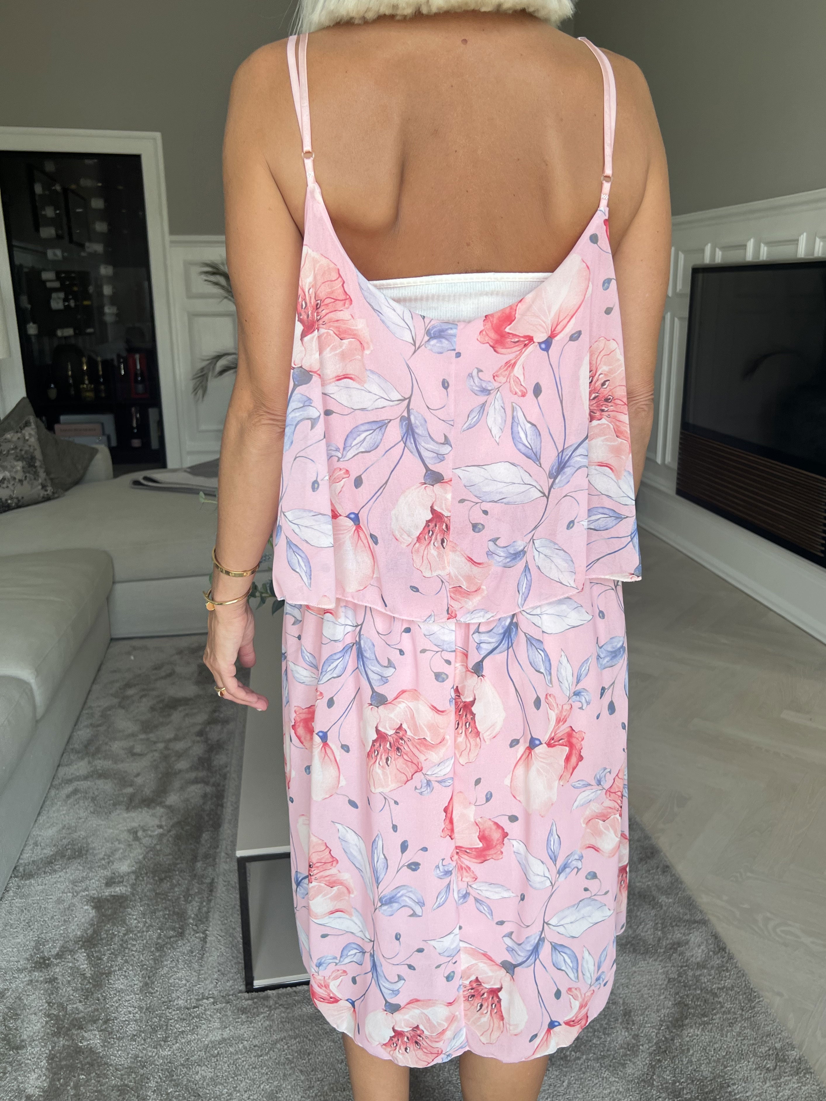 Pavo - Söt sommarklänning med yttre lager av chiffong